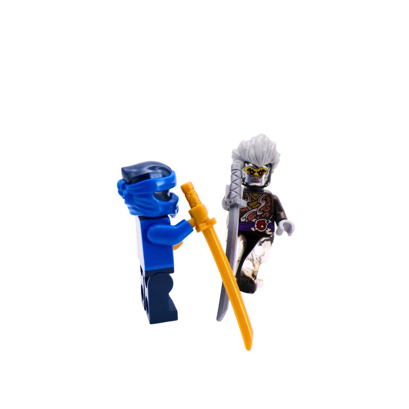 LEGO Ninjago Legacy Jay Vs Cinder Limited Edition Tin